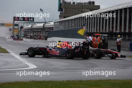 12.06.2011 Montreal, Canada,  Mark Webber (AUS), Red Bull Racing and Lewis Hamilton (GBR), McLaren Mercedes crash - Formula 1 World Championship, Rd 07, Canadian Grand Prix, Sunday Race