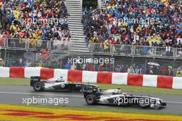 12.06.2011 Montreal, Canada,  Rubens Barrichello (BRA), AT&T Williams leads Pastor Maldonado (VEN), AT&T Williams - Formula 1 World Championship, Rd 07, Canadian Grand Prix, Sunday Race