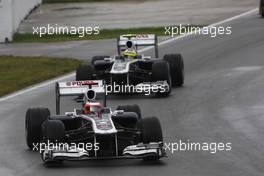 12.06.2011 Montreal, Canada,  Rubens Barrichello (BRA), AT&T Williams leads Pastor Maldonado (VEN), AT&T Williams - Formula 1 World Championship, Rd 07, Canadian Grand Prix, Sunday Race
