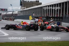 12.06.2011 Montreal, Canada,  Mark Webber (AUS), Red Bull Racing and Lewis Hamilton (GBR), McLaren Mercedes crash - Formula 1 World Championship, Rd 07, Canadian Grand Prix, Sunday Race