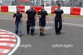 09.06.2011 Montreal, Canada,  Rubens Barrichello (BRA), AT&T Williams, walks the track - Formula 1 World Championship, Rd 07, Canadian Grand Prix, Thursday