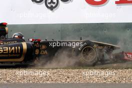 15.04.2011 Shanghai, China,  Nick Heidfeld (GER), Lotus Renault F1 Team goes off the track - Formula 1 World Championship, Rd 03, Chinese Grand Prix, Friday Practice