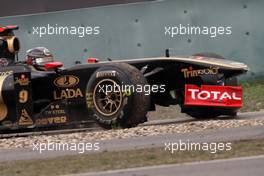 15.04.2011 Shanghai, China,  Nick Heidfeld (GER), Lotus Renault F1 Team goes off the track - Formula 1 World Championship, Rd 03, Chinese Grand Prix, Friday Practice