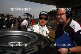 17.04.2011 Shanghai, China,  Rubens Barrichello (BRA), Williams F1 Team  - Formula 1 World Championship, Rd 03, Chinese Grand Prix, Sunday Pre-Race Grid