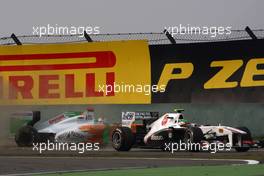 17.04.2011 Shanghai, China,  Sergio Perez (MEX), Sauber F1 Team and Adrian Sutil (GER), Force India  - Formula 1 World Championship, Rd 03, Chinese Grand Prix, Sunday Race