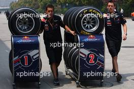 14.04.2011 Shanghai, China,  Red Bull Racing mechanics - Formula 1 World Championship, Rd 03, Chinese Grand Prix, Thursday