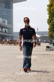 14.04.2011 Shanghai, China,  Rubens Barrichello (BRA), Williams F1 Team  - Formula 1 World Championship, Rd 03, Chinese Grand Prix, Thursday