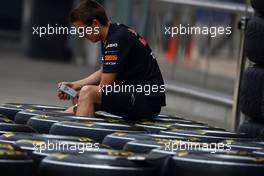 14.04.2011 Shanghai, China,  Red Bull Racing mechanic - Formula 1 World Championship, Rd 03, Chinese Grand Prix, Thursday