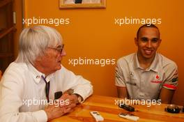 13.03.2010 Sakhir, Bahrain,  Bernie Ecclestone (GBR) and Lewis Hamilton (GBR), McLaren Mercedes interview - Formula 1 World Championship, Rd 1, Bahrain Grand Prix, Saturday