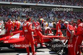 22.05.2011 Barcelona, Spain,  Fernando Alonso (ESP), Scuderia Ferrari - Formula 1 World Championship, Rd 05, Spainish Grand Prix, Sunday Pre-Race Grid