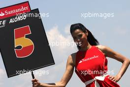 22.05.2011 Barcelona, Spain,  Grid girl, Fernando Alonso (ESP), Scuderia Ferrari  - Formula 1 World Championship, Rd 05, Spainish Grand Prix, Sunday Pre-Race Grid