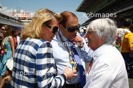 22.05.2011 Barcelona, Spain,  Christian Horner (GBR), Red Bull Racing, Sporting Director with Bernie Ecclestone (GBR) - Formula 1 World Championship, Rd 05, Spainish Grand Prix, Sunday Pre-Race Grid