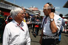 22.05.2011 Barcelona, Spain,  Bernie Ecclestone (GBR) with Peter Sauber (SUI), Sauber F1 Team, Team Principal - Formula 1 World Championship, Rd 05, Spainish Grand Prix, Sunday Pre-Race Grid