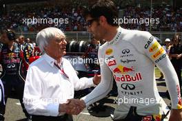 22.05.2011 Barcelona, Spain,  Bernie Ecclestone (GBR) with Mark Webber (AUS), Red Bull Racing - Formula 1 World Championship, Rd 05, Spainish Grand Prix, Sunday Pre-Race Grid