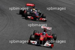 22.05.2011 Barcelona, Spain,  Fernando Alonso (ESP), Scuderia Ferrari, F150 leads Lewis Hamilton (GBR), McLaren Mercedes, MP4-26 - Formula 1 World Championship, Rd 05, Spainish Grand Prix, Sunday Race