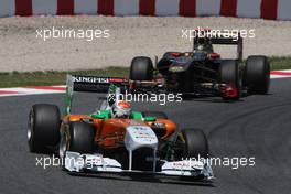 22.05.2011 Barcelona, Spain,  Adrian Sutil (GER), Force India F1 Team, Nick Heidfeld (GER), Lotus Renault GP - Formula 1 World Championship, Rd 05, Spainish Grand Prix, Sunday Race