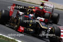 22.05.2011 Barcelona, Spain,  Vitaly Petrov (RUS), Lotus Renault GP, R31 leads Felipe Massa (BRA), Scuderia Ferrari, F150 - Formula 1 World Championship, Rd 05, Spainish Grand Prix, Sunday Race