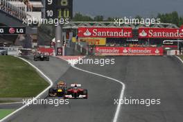 22.05.2011 Barcelona, Spain,  Mark Webber (AUS), Red Bull Racing and Fernando Alonso (ESP), Scuderia Ferrari  - Formula 1 World Championship, Rd 05, Spainish Grand Prix, Sunday Race