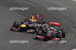 22.05.2011 Barcelona, Spain,  Mark Webber (AUS), Red Bull Racing leads Jenson Button (GBR), McLaren Mercedes - Formula 1 World Championship, Rd 05, Spainish Grand Prix, Sunday Race