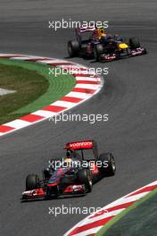 22.05.2011 Barcelona, Spain,  Lewis Hamilton (GBR), McLaren Mercedes leads Mark Webber (AUS), Red Bull Racing, RB7 - Formula 1 World Championship, Rd 05, Spainish Grand Prix, Sunday Race