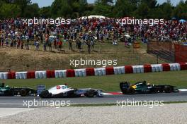 22.05.2011 Barcelona, Spain,  Jarno Trulli (ITA), Team Lotus leads Kamui Kobayashi (JAP), Sauber F1 Team - Formula 1 World Championship, Rd 05, Spainish Grand Prix, Sunday Race