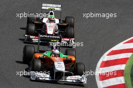 22.05.2011 Barcelona, Spain,  Adrian Sutil (GER), Force India F1 Team leads Sergio Pérez (MEX), Sauber F1 Team - Formula 1 World Championship, Rd 05, Spainish Grand Prix, Sunday Race