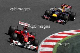 22.05.2011 Barcelona, Spain,  Fernando Alonso (ESP), Scuderia Ferrari, F150 leads Sebastian Vettel (GER), Red Bull Racing - Formula 1 World Championship, Rd 05, Spainish Grand Prix, Sunday Race