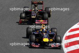 22.05.2011 Barcelona, Spain,  Sebastian Vettel (GER), Red Bull Racing leads Nick Heidfeld (GER), Lotus Renault GP - Formula 1 World Championship, Rd 05, Spainish Grand Prix, Sunday Race