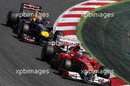 22.05.2011 Barcelona, Spain,  Fernando Alonso (ESP), Scuderia Ferrari, Mark Webber (AUS), Red Bull Racing - Formula 1 World Championship, Rd 05, Spainish Grand Prix, Sunday Race