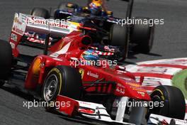 22.05.2011 Barcelona, Spain,  Fernando Alonso (ESP), Scuderia Ferrari leads Mark Webber (AUS), Red Bull Racing - Formula 1 World Championship, Rd 05, Spainish Grand Prix, Sunday Race