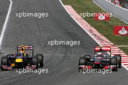 22.05.2011 Barcelona, Spain,  Mark Webber (AUS), Red Bull Racing and Jenson Button (GBR), McLaren Mercedes  - Formula 1 World Championship, Rd 05, Spainish Grand Prix, Sunday Race