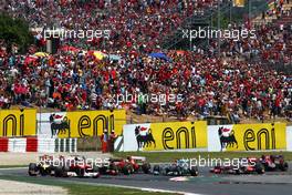 22.05.2011 Barcelona, Spain,  Start of the race, Fernando Alonso (ESP), Scuderia Ferrari  - Formula 1 World Championship, Rd 05, Spainish Grand Prix, Sunday Race