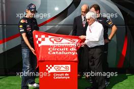 21.05.2011 Barcelona, Spain,  Sebastian Vettel (GER), Red Bull Racing, honoured at the circuit with a plaque, Sebastian Vettel (GER), Red Bull Racing, Christian Horner (GBR), Red Bull Racing, Sporting Director, Bernie Ecclestone (GBR)  - Formula 1 World Championship, Rd 05, Spainish Grand Prix, Saturday