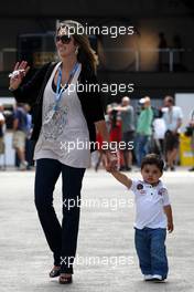 24.06.2011 Valencia, Spain,  Rafaela Bassi (BRA), Wife of Felipe Massa with son Felipinho - Formula 1 World Championship, Rd 08, European Grand Prix, Friday