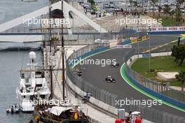 24.06.2011 Valencia, Spain,  Rubens Barrichello (BRA), AT&T Williams, FW33, Sergio Pérez (MEX), Sauber F1 Team, C30 - Formula 1 World Championship, Rd 08, European Grand Prix, Friday Practice