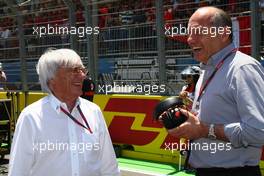 26.06.2011 Valencia, Spain,  Bernie Ecclestone (GBR) with Ron Dennis (GBR) - Formula 1 World Championship, Rd 08, European Grand Prix, Sunday Pre-Race Grid