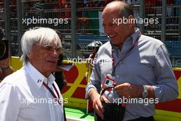 26.06.2011 Valencia, Spain,  Bernie Ecclestone (GBR) with Ron Dennis (GBR) - Formula 1 World Championship, Rd 08, European Grand Prix, Sunday Pre-Race Grid