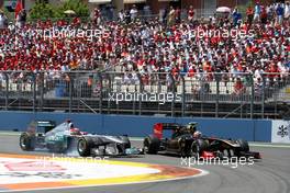 26.06.2011 Valencia, Spain,  Vitaly Petrov (RUS), Lotus Renault GP and Vitaly Petrov (RUS), Lotus Renault GP hit each other - Formula 1 World Championship, Rd 08, European Grand Prix, Sunday Race