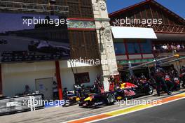 26.06.2011 Valencia, Spain,  Sebastian Vettel (GER), Red Bull Racing pit stop - Formula 1 World Championship, Rd 08, European Grand Prix, Sunday Race