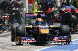 26.06.2011 Valencia, Spain,  Jaime Alguersuari (ESP), Scuderia Toro Rosso pit stop - Formula 1 World Championship, Rd 08, European Grand Prix, Sunday Race