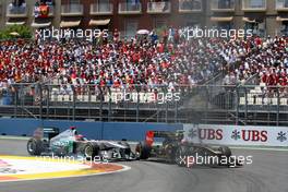 26.06.2011 Valencia, Spain,  Vitaly Petrov (RUS), Lotus Renault GP and Vitaly Petrov (RUS), Lotus Renault GP hit each other - Formula 1 World Championship, Rd 08, European Grand Prix, Sunday Race