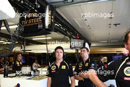 25.06.2011 Valencia, Spain,  Lotus Renault GP mechanic- Formula 1 World Championship, Rd 08, European Grand Prix, Saturday Practice