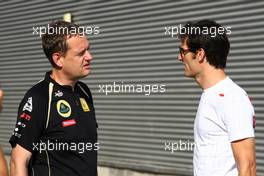 25.06.2011 Valencia, Spain,  Steve Nielsen (GBR), Lotus Renault GP, Sporting Manager with Mark Webber (AUS), Red Bull Racing - Formula 1 World Championship, Rd 08, European Grand Prix, Saturday Practice