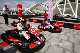 23.06.2011 Valencia, Spain,  Jenson Button (GBR), McLaren Mercedes and Pedro de la Rosa (GBR), test driver, McLaren Mercedes challenge young spanish sports star, karting - Formula 1 World Championship, Rd 08, European Grand Prix, Thursday