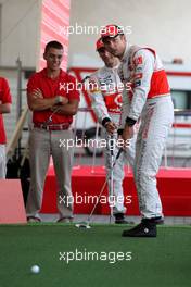 23.06.2011 Valencia, Spain,  Jenson Button (GBR), McLaren Mercedes and Pedro de la Rosa (GBR), test driver, McLaren Mercedes challenge young spanish sports star, at golf - Formula 1 World Championship, Rd 08, European Grand Prix, Thursday