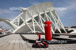 23.06.2011 Valencia, Spain,  Jenson Button (GBR), McLaren Mercedes and Pedro de la Rosa (GBR), test driver, McLaren Mercedes challenge young spanish sports star, karting - Formula 1 World Championship, Rd 08, European Grand Prix, Thursday