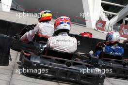 23.06.2011 Valencia, Spain,  Jenson Button (GBR), McLaren Mercedes and Pedro de la Rosa (GBR), test driver, McLaren Mercedes challenge young spanish sports star, karting - Formula 1 World Championship, Rd 08, European Grand Prix, Thursday