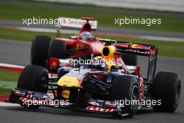 10.07.2011 Silverstone, UK, England,  Mark Webber (AUS), Red Bull Racing leads Fernando Alonso (ESP), Scuderia Ferrari - Formula 1 World Championship, Rd 09, British Grand Prix, Sunday Race