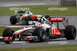 10.07.2011 Silverstone, UK, England,  Jenson Button (GBR), McLaren Mercedes, Paul di Resta (GBR), Force India F1 Team - Formula 1 World Championship, Rd 09, British Grand Prix, Sunday Race