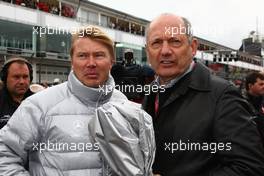 24.07.2011 Nurburgring, Germany,  Mika Hakkinen with Ron Dennis (GBR), McLaren - Formula 1 World Championship, Rd 10, German Grand Prix, Sunday Pre-Race Grid